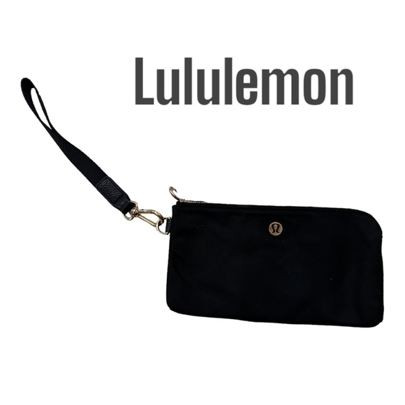 lululemon athletica Handbags - 🖤 Lululemon 🖤 wristlet (OS)